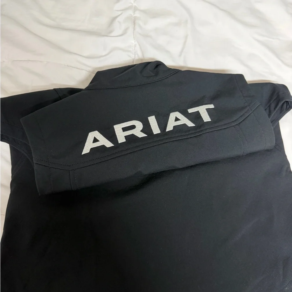 Ariat Women’s Black Sleeveless Zip Vest - Picture 2 of 2